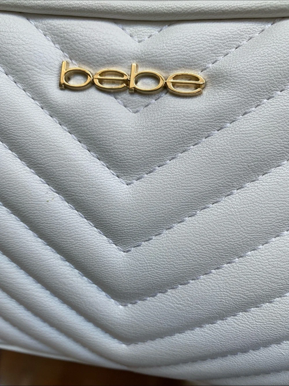 bebe , Los Angeles,White Quilted Crossbody with Gold Chain Accents - Picture 3 of 12